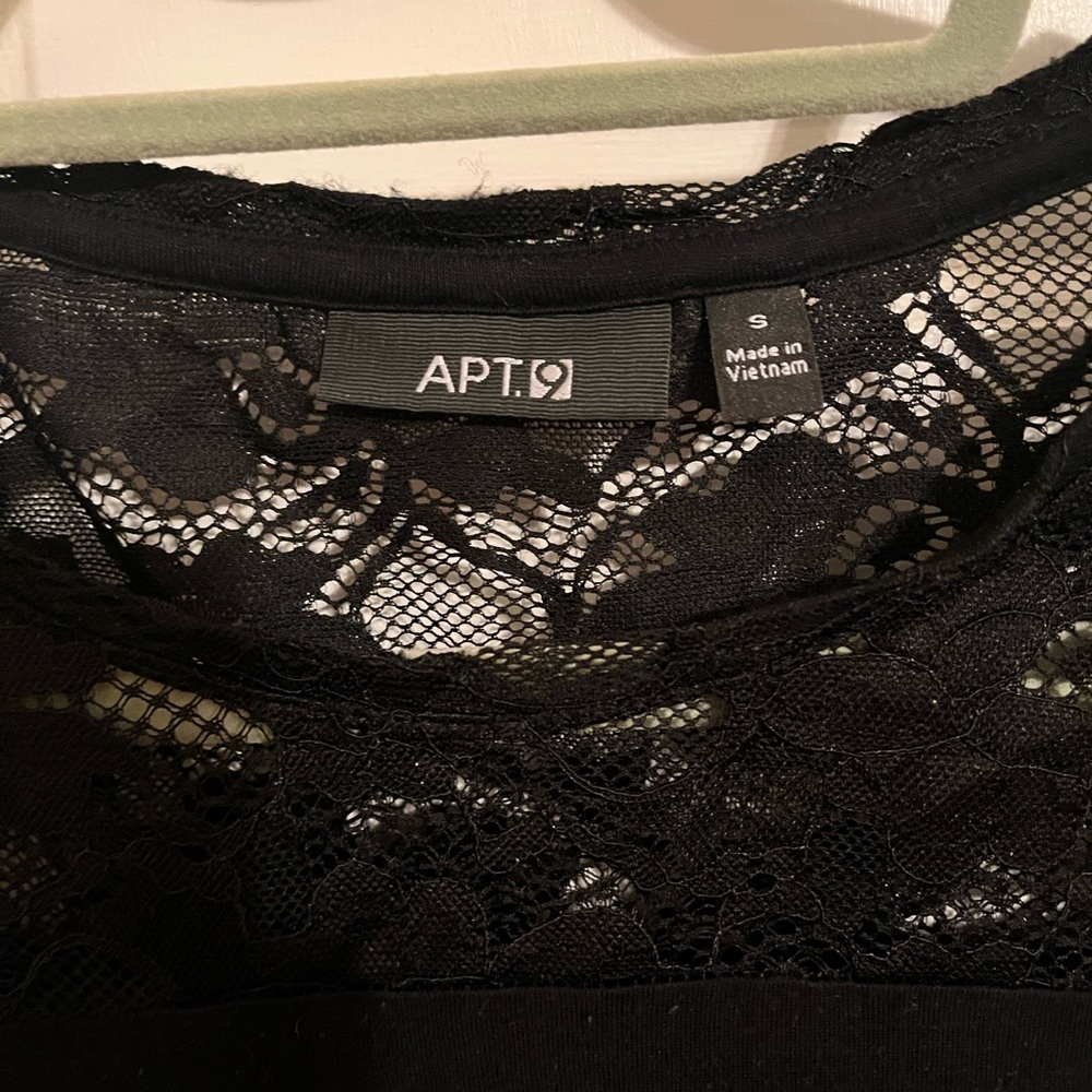 Apt. 9 Black Lace Yoke Short Sleeve Top Size Small - Picture 2 of 9